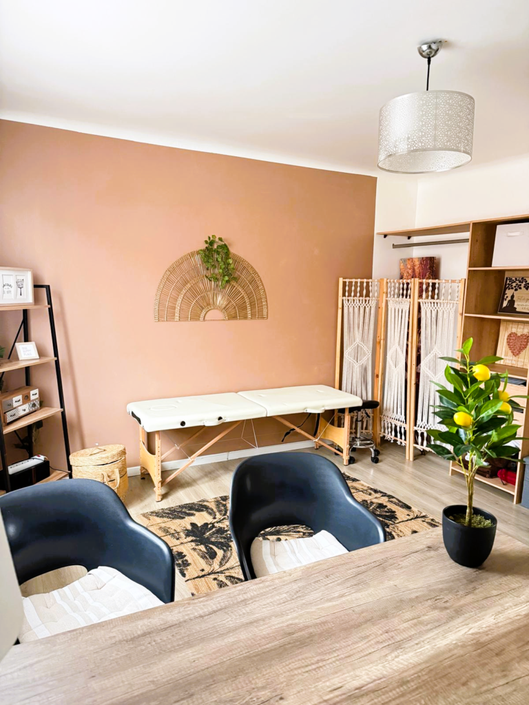 Bureau de consultation lumineux pour thérapeute à Alénya près de Perpignan